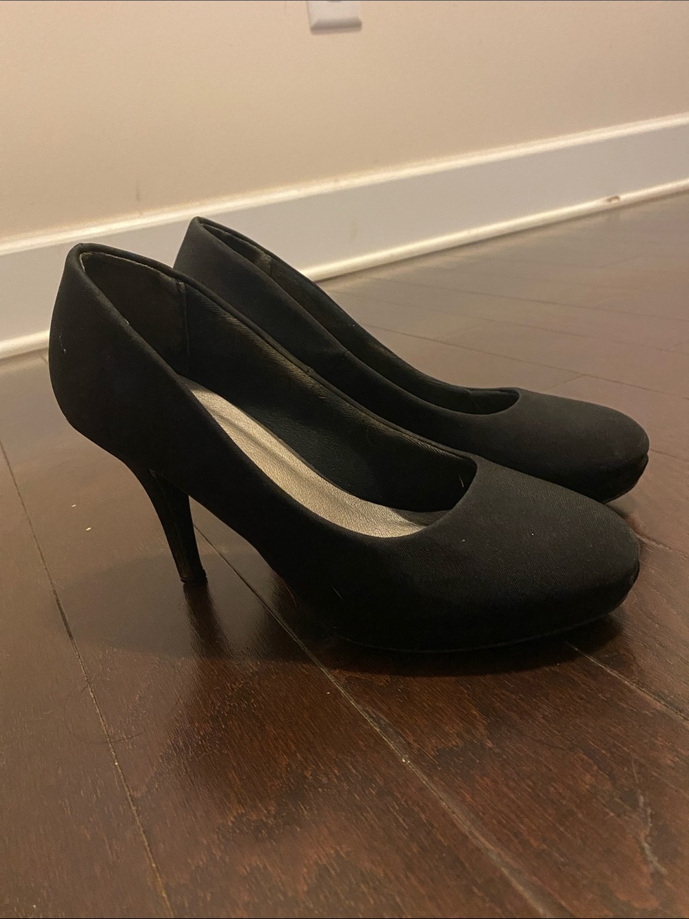 Classic Black Women's Heeled Pumps